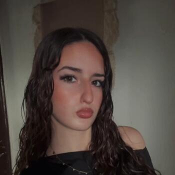 Babysitter in Cornillon: Inès