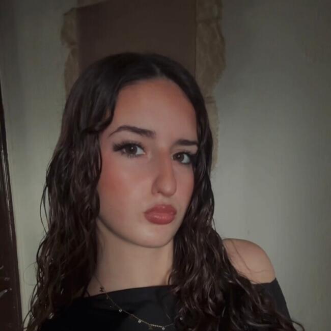 Babysitter in Cornillon: Inès