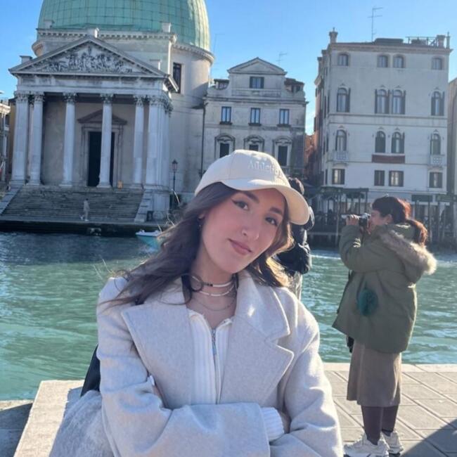 Babysitter in Lignan-de-Bordeaux: Julie