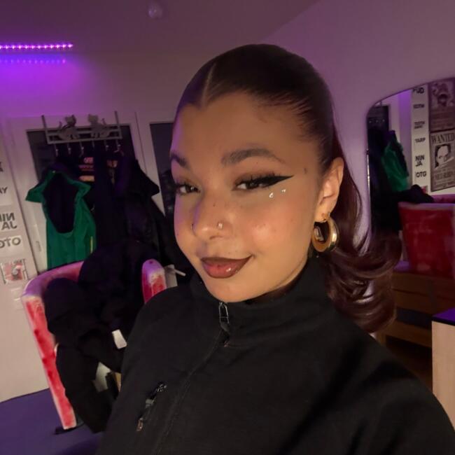 Babysitter in Stains: Elena