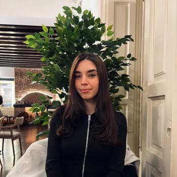 Babysitter in Vic: Emma