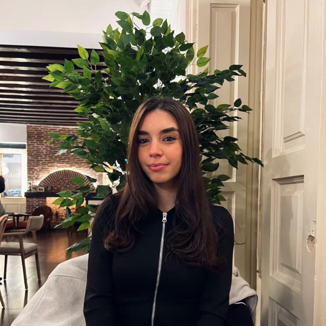 Babysitter in Vic: Emma