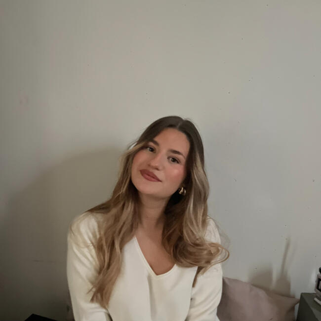 Babysitter in Honfleur: Chloe