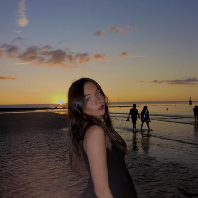 Babysitter in Saint-Étienne-du-Vauvray: Maëlyne