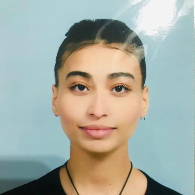 Babysitter in Casablanca: Lina