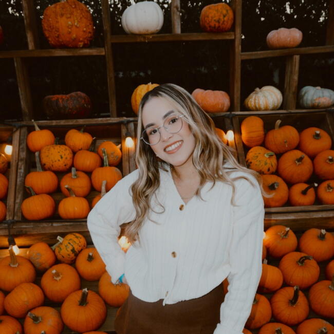 Babysitting job in Bakersfield: Alondra