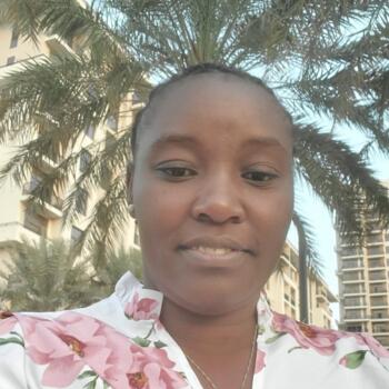 مربية أطفال في دبي: Nancy