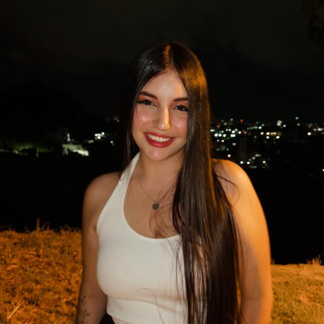 Babysitter in Camboriú: Alice