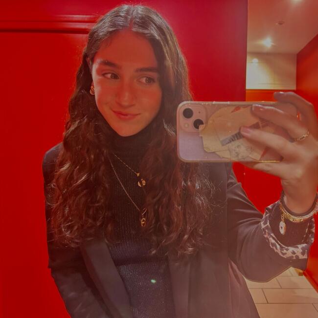 Babysitter in Saint-Priest-en-Jarez: Sarah