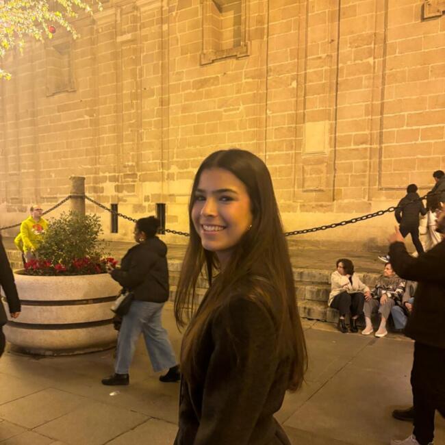 Babysitter in Seville: Aisha