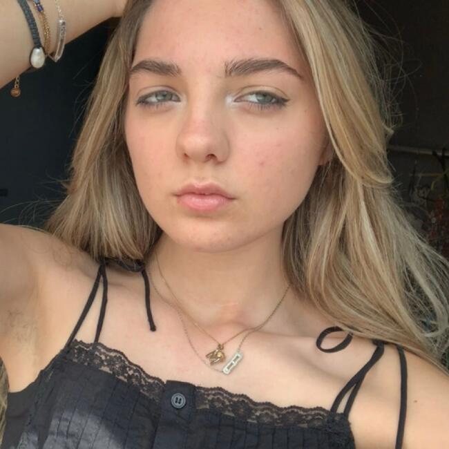 Babysitter in Cenon: Salomé