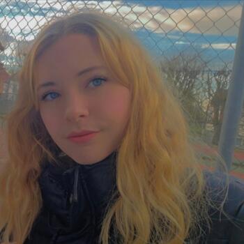 Babysitter in Bruay-la-Buissière: Lucie