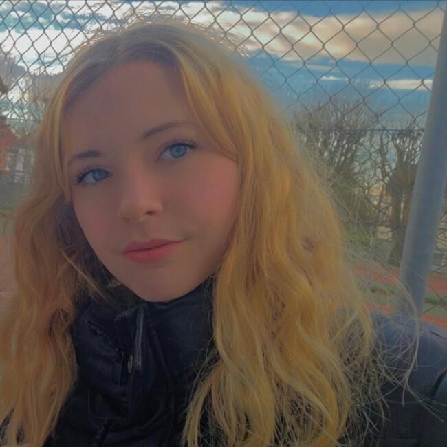 Babysitter in Bruay-la-Buissière: Lucie