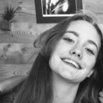 Baby-sitter in Écully: Alyssia