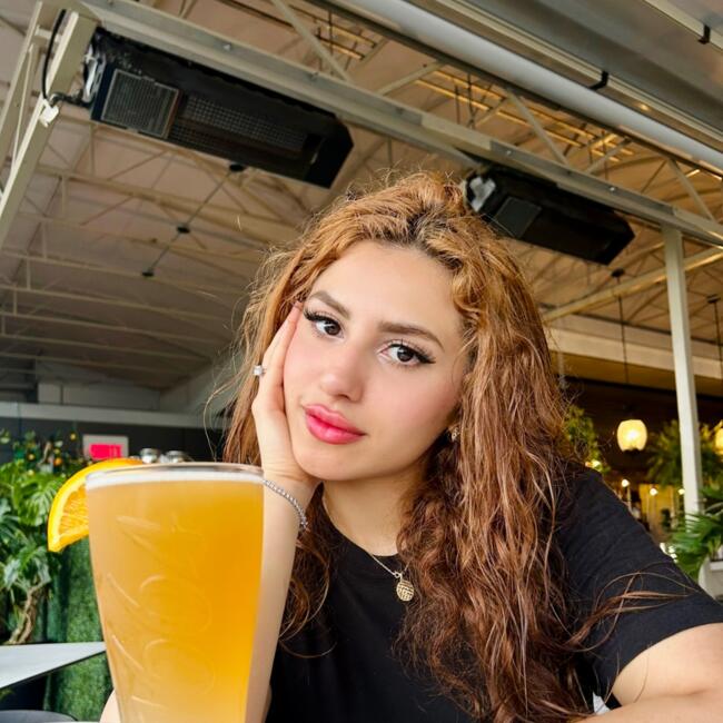 Babysitter in Montreal: Aya