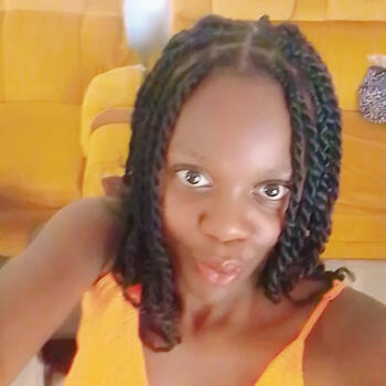 Babysitter in Mombasa: Esther