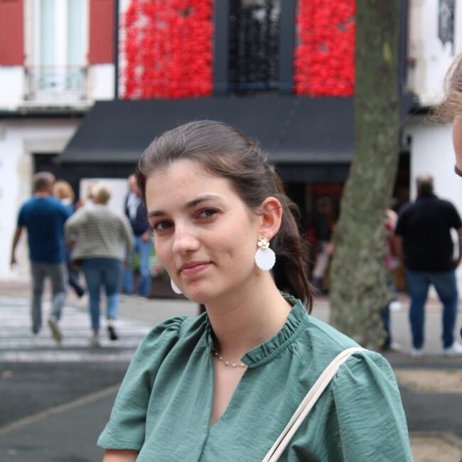 Babysitter in Aroue-Ithorots-Olhaïby: Pauline