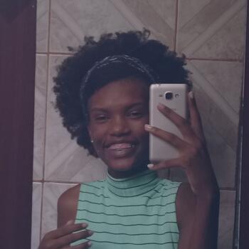 Babysitter Belford Roxo: Camile