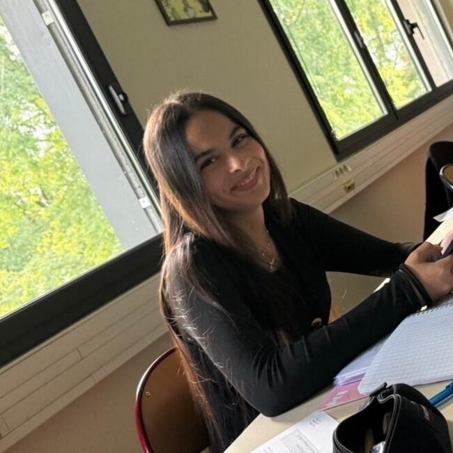 Babysitter in Vesoul: Jalila