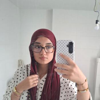 Babysitter in La Louvière: Hajar