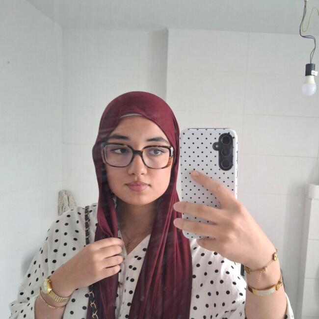 Babysitter in La Louvière: Hajar