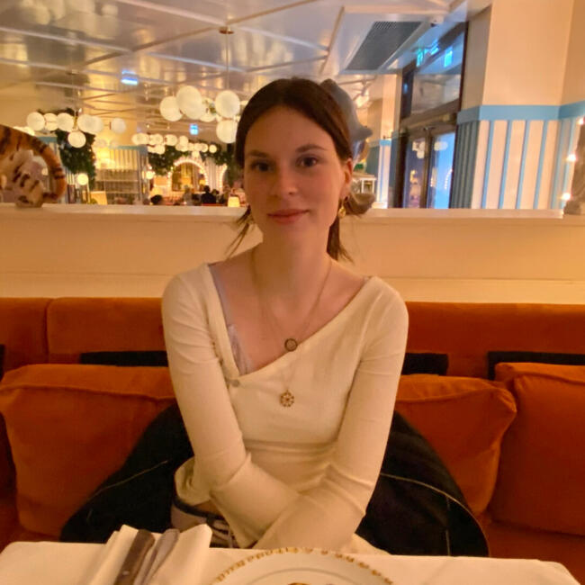 Babysitter in Glasgow: Nell