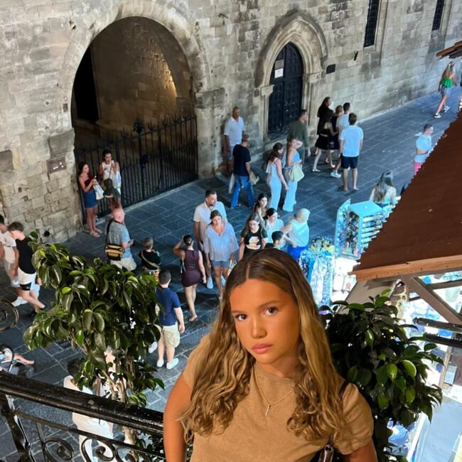 Babysitter in Paris: Charlotte