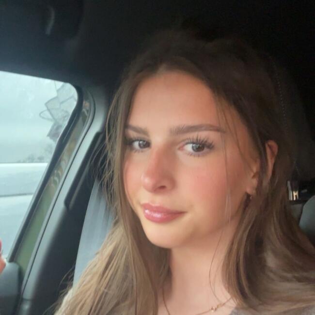 Babysitter in Darlington: Ella