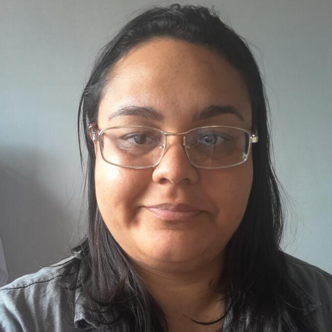 Babysitter in Niterói: Aline