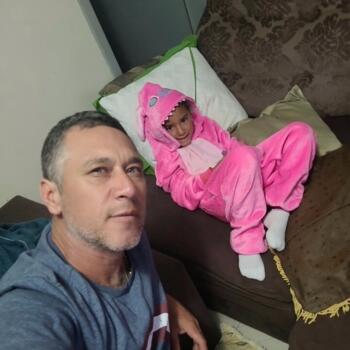 Emprego de babá em Fazenda Rio Grande: emprego de babá Hugo