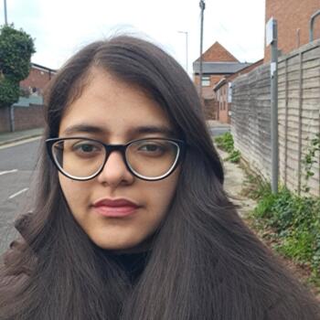 Babysitter in Walsall: Pari