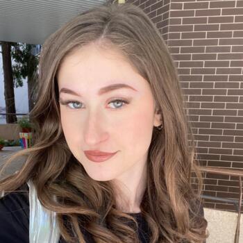 Babysitter in Nitra: Laura