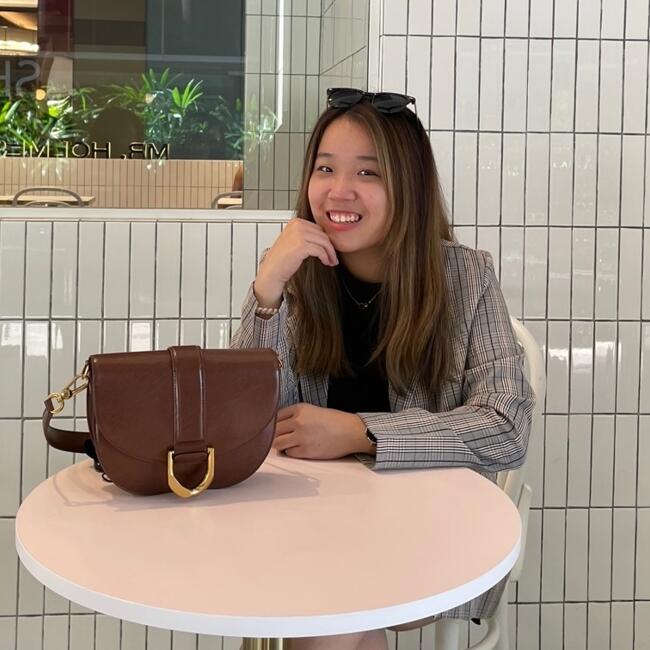 Babysitter in Singapore: Charis