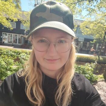 Babysitter in Surwold: Laura