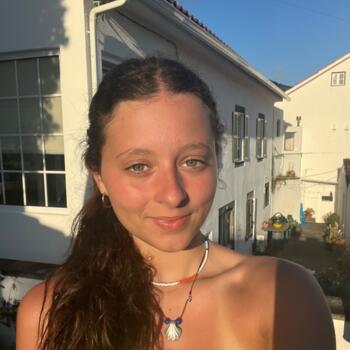 Babysitter in São Domingos de Rana: Lucia