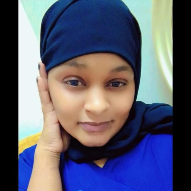 وظيفة جليسة أطفال في الرياض: Essy