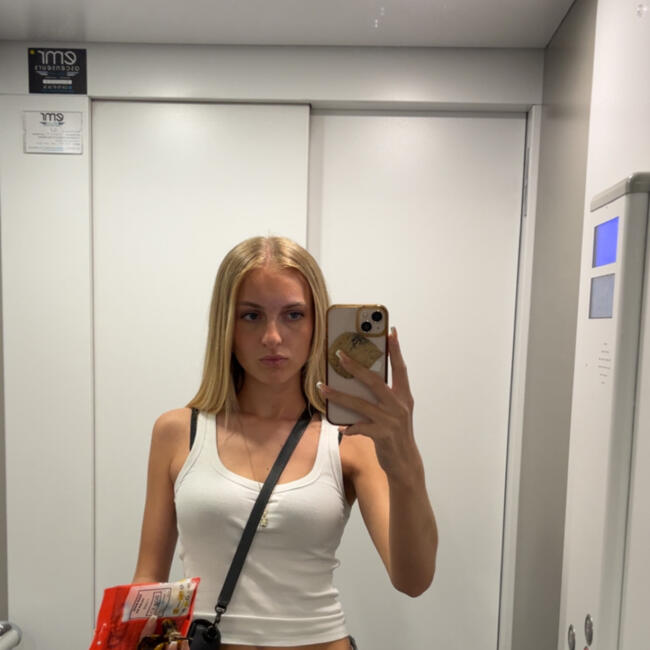 Babysitter in Gattières: Lucie