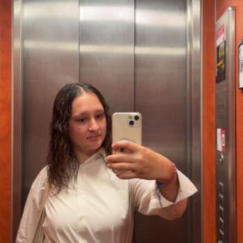 Babysitter in Aïssey: Eve