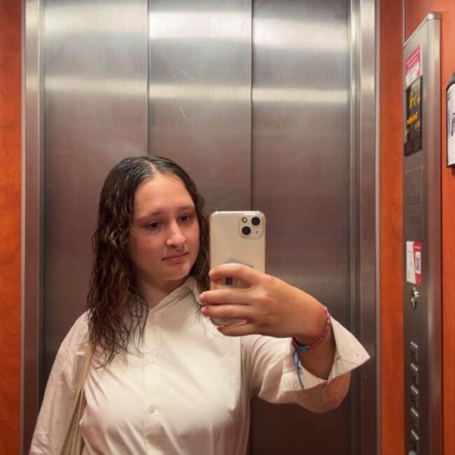 Babysitter in Aïssey: Eve