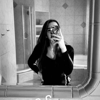 Babysitter in Ternitz: Nina