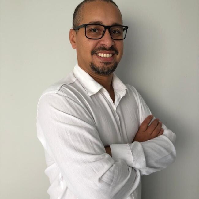 Emprego de babá em Cotia: José Luiz