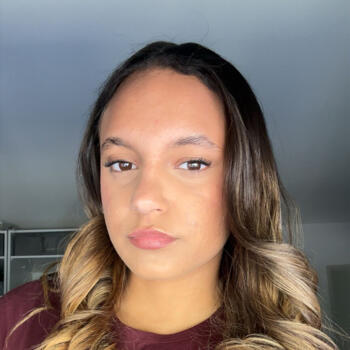 Babysitter in Pont-de-Chéruy: Kenza