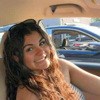 Babysitter in Alexandria: Cami
