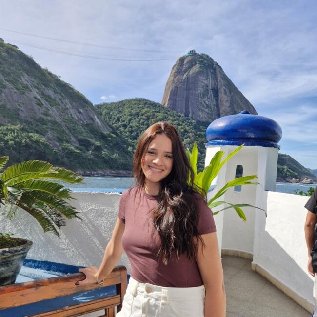 Babá em Niterói: Mayra