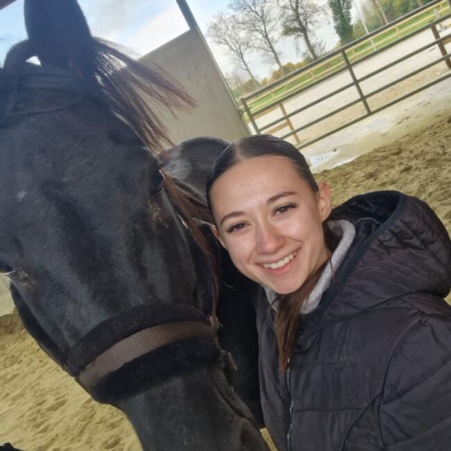 Babysitter in Péruwelz: Dutrannoy Lesley