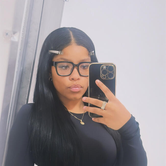 Babysitter in The Bronx: Arii.