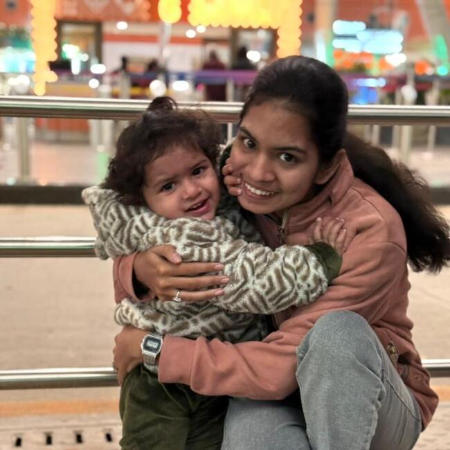 नोएडा में बेबीसिटिंग की नौकरी: Dixit