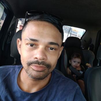 Emprego de babá em Goiânia: emprego de babá Yuri