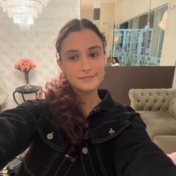 Babysitter in São José (São José): Lara