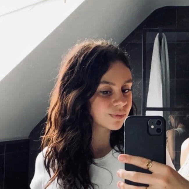 Babysitter in Rochefort: Emy